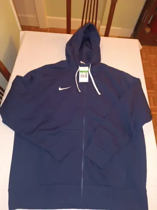Sudadera Nike. Nueva.Oportunidad. Llega para Reyes