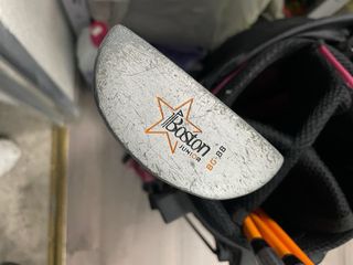 Bolsa Rosa, palos Boston diestro.