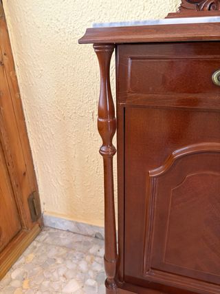 Mueble recibidor con espejo y mármol
