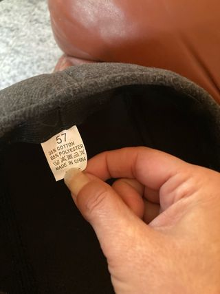 Gorra de vestir gris