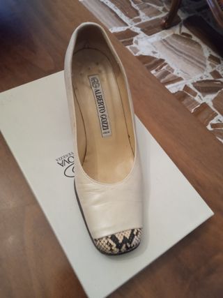 Décolleté in pelle beige