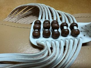 Sandalias planas Beige y Blancas