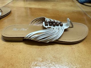 Sandalias planas Beige y Blancas