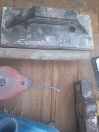 Lote herramientas: planas, maza, nivel