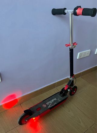 Patín Roll Run con luces LED rojas