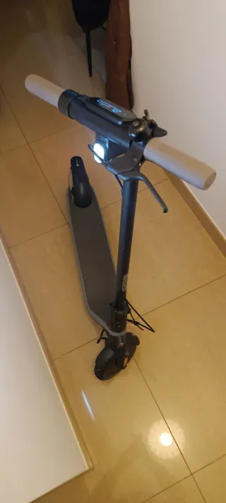 Patinete eléctrico casi nuevo 200 euros negociable