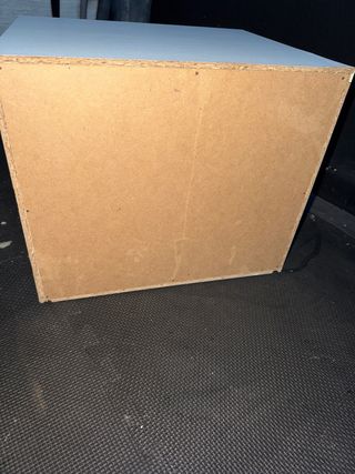 Comodino da bagno moderno e funzionale