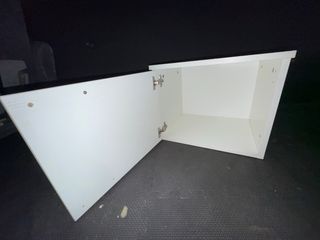 Comodino da bagno moderno e funzionale