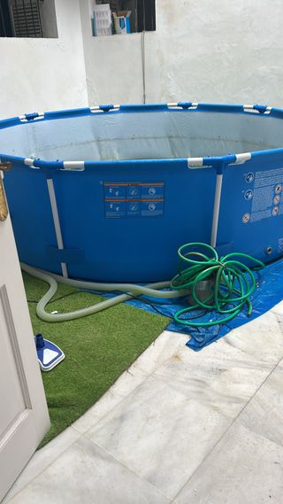 Piscina de plástico azul