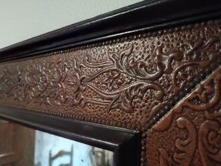 Espejo de cuero repujado grande vintage