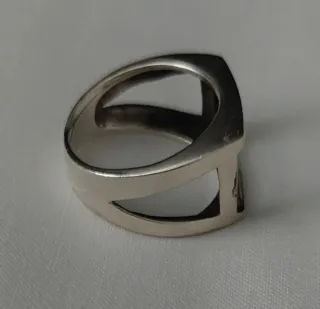 Original anillo en Plata 925 muy bonito.