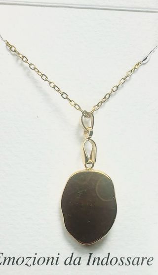 Collana artigianale con fiori veri e resina