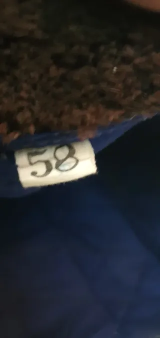 Gorra de invierno azul y marrón