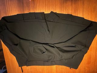 Falda negra de tablas (con panatalón)