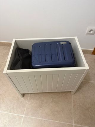 Mesita taburete de madera blanca