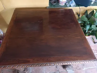 Mesa de madera maciza antigua
