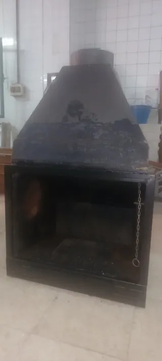 Chimenea de metal y cristal