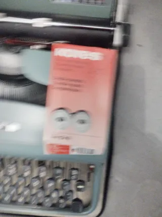 Máquina de escribir Olivetti Pluma 22