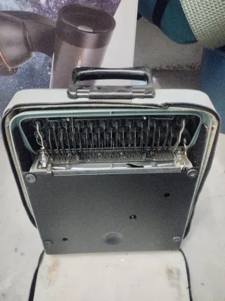 Máquina de escribir Olivetti Pluma 22