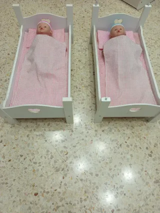 Litera de madera para muñecas