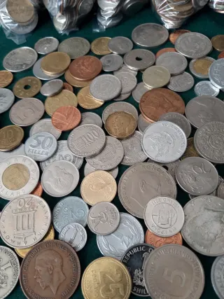 Lote Julian. 1kg Monedas Internacionales.