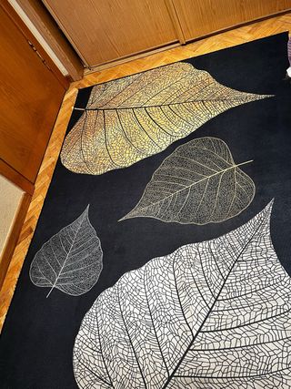 Alfombra grande diseño hojas esqueléticas