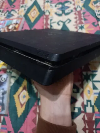 PS4 (PlayStation 4) Negra + 3 Juegos