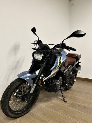 Moto 125cc Scrambler - ITV nueva - Pocos kms.
