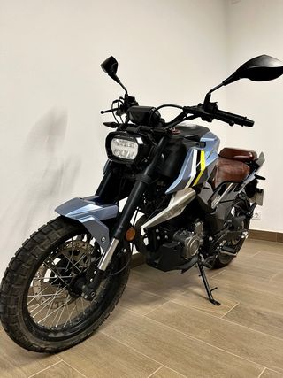 Moto 125cc Scrambler - ITV nueva - Pocos kms.