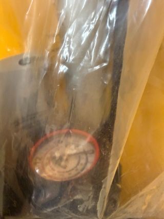 Inflador manual de ruedas con manómetro