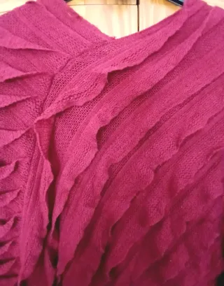 Poncho de lana color cereza