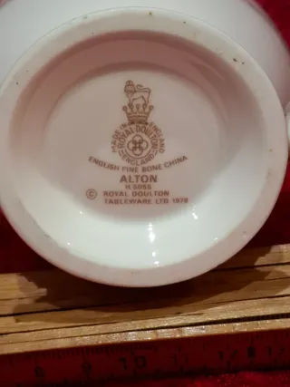 Lechera inglesa floral dorada