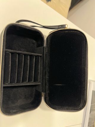 Neceser maquillaje negro y dorado