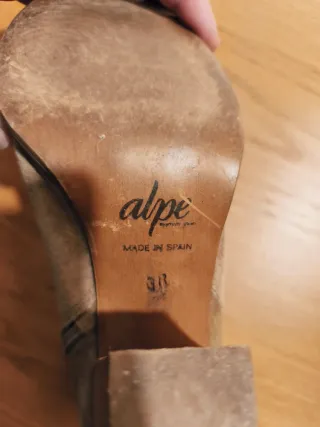 Botines ALPE piel beige tachuelas