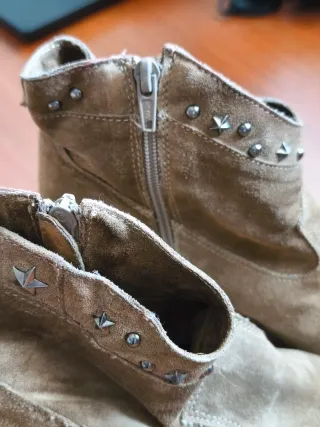 Botines ALPE piel beige tachuelas