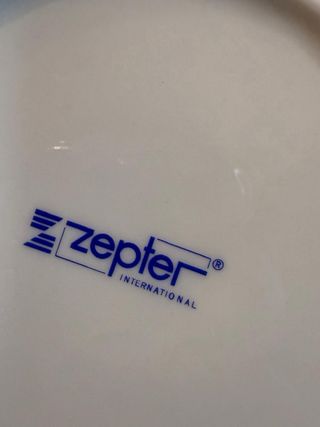 Servizio piatti e tazze con bordo oro