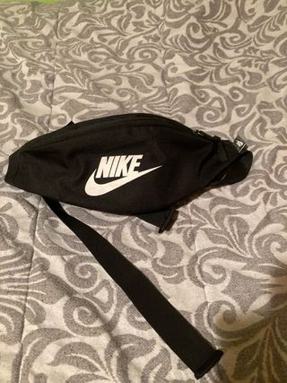 Riñonera Nike Negra