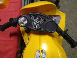Moto amarilla para niño/niña