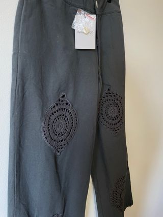Pantalones Renatta & Go grises con crochet