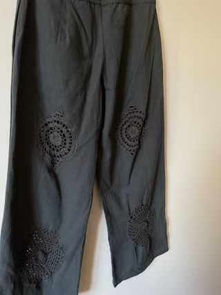 Pantalones Renatta & Go grises con crochet