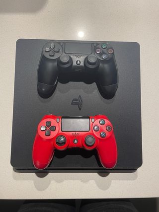 PS4 (PlayStation 4) 1TB + 2 mandos