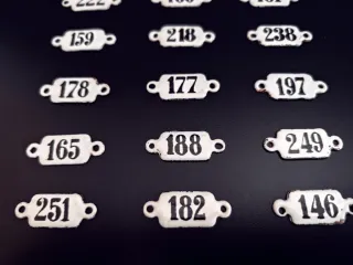 Chapas esmaltadas antiguas números