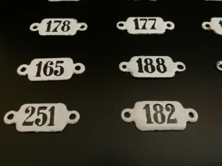 Chapas esmaltadas antiguas números