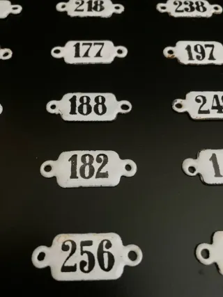 Chapas esmaltadas antiguas números