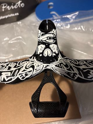 Manubrio da strada in carbonio.