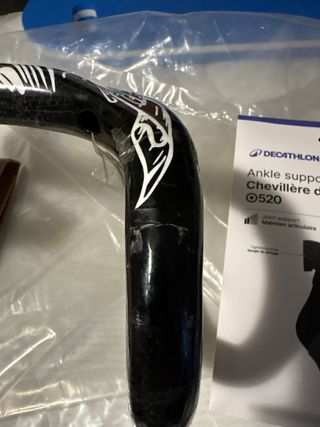 Manubrio da strada in carbonio.