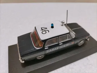 Alfa Romeo Giulia 1600 Super 1972 no Bburago