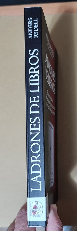 Ladrones de libros: El saqueo nazi de las bibli...