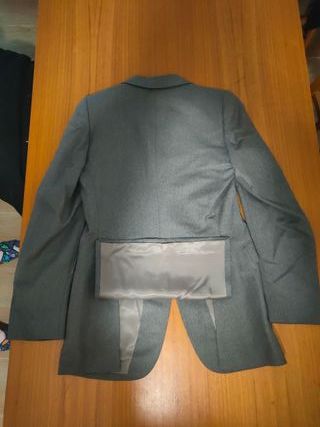 Americana gris perla con dos aperturas