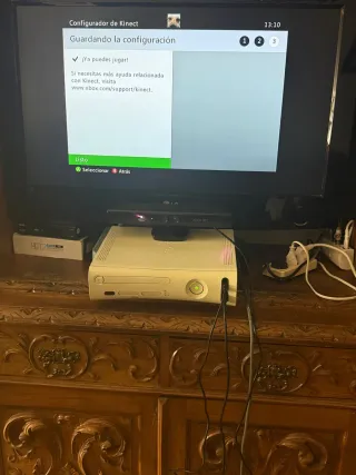 Consola Xbox 360 Blanca mas 4 juego y kinect